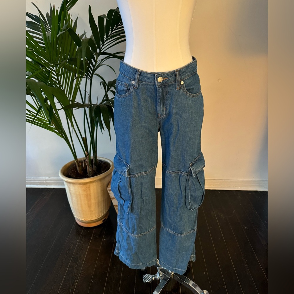 Mid rise cargo utility jeans 💙🦋